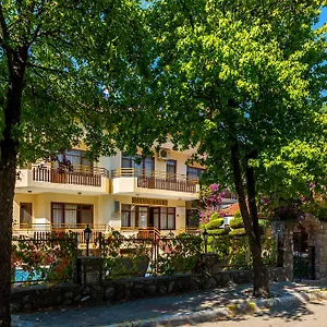 Apart Otel üstün, Marmaris